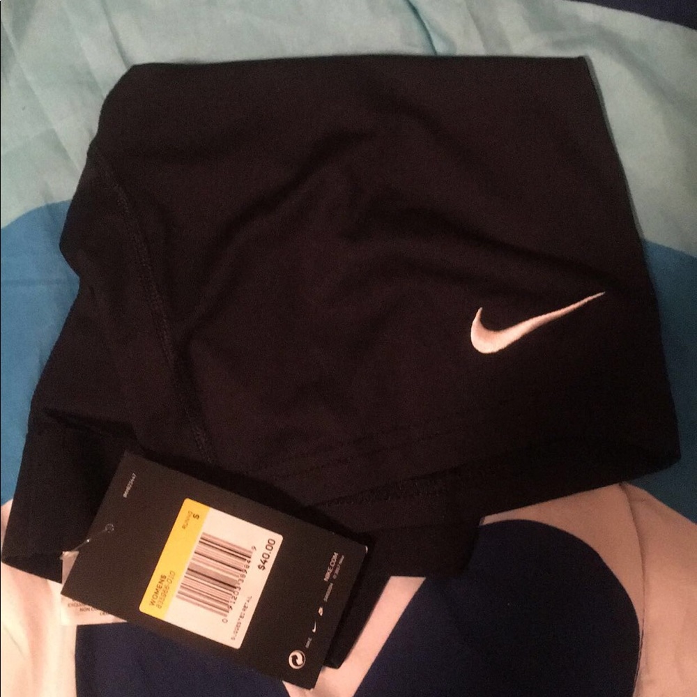 Nike short tight. New with tag.